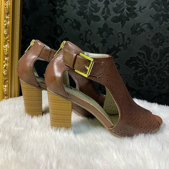 WHITE MOUNTAIN brown shoes.Perfect for fall!! - Picture 5 of 13